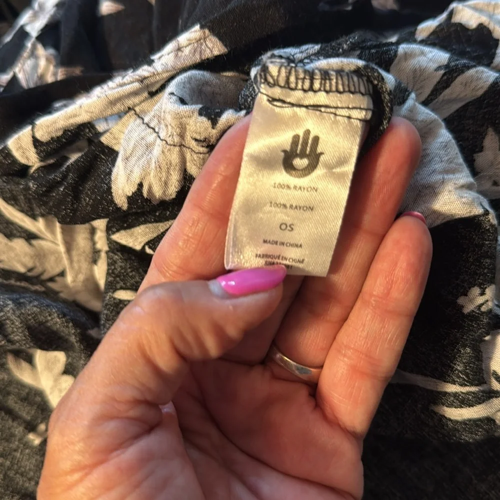 Spiritual Gangster Black And White floral kimono - Picture 5 of 5